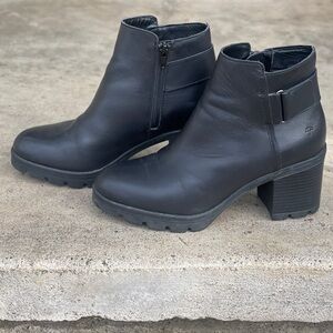Naturalizer Black VEEDA Leather Weatherproof Heeled Boots,‎ sized 8.5